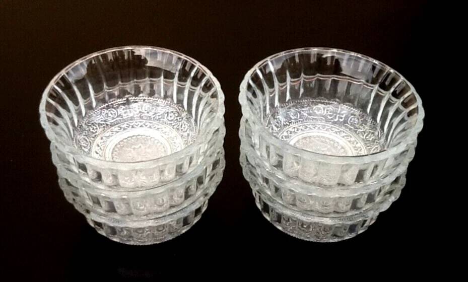 6 antique dessert bowls Clear glass / Scalloped edges