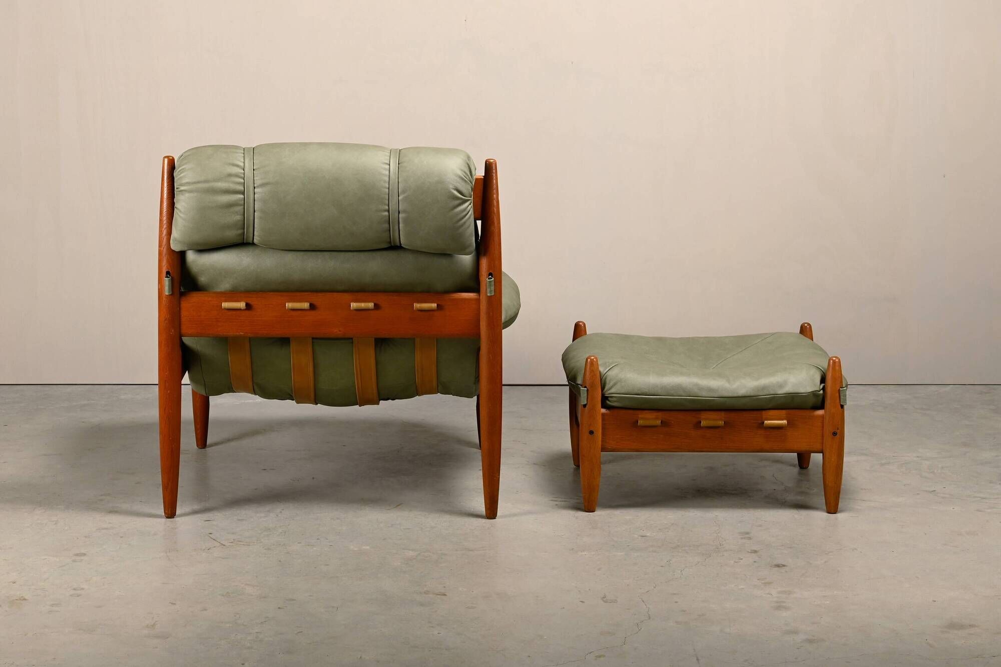 Lounge Chair in the manner Sergio Rodrigues and Jean Gillon, Oak / Leather