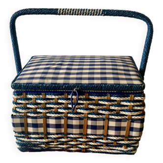 Panier à couture vintage en rotin et tissu vichy bleu et blanc