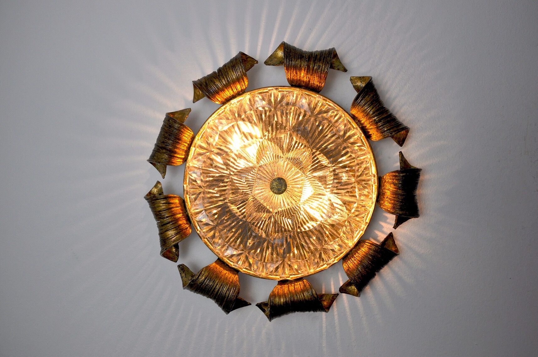 Applique soleil, feuille d'or, verre de Murano, Italie, 1960