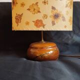 Table lamp with natural flowers