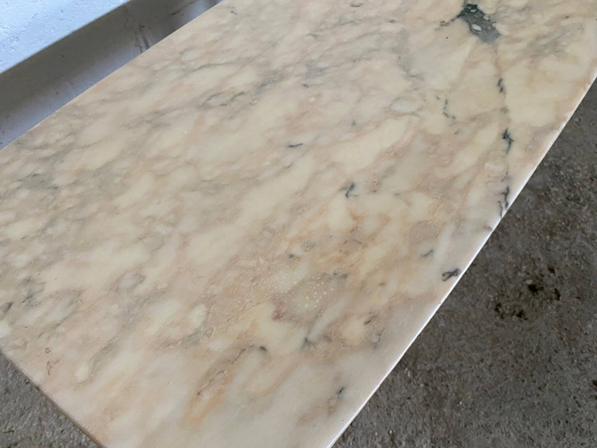 Table basse marbre base laiton vintage 1950