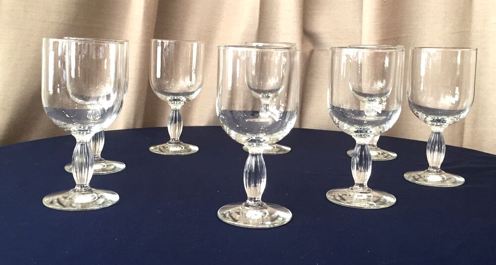 Suite of 8 glasses with port or wine cooked in crystalline tableware