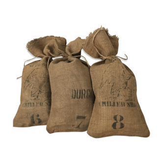 Ensemble de trois petits sacs en jute plomb durci