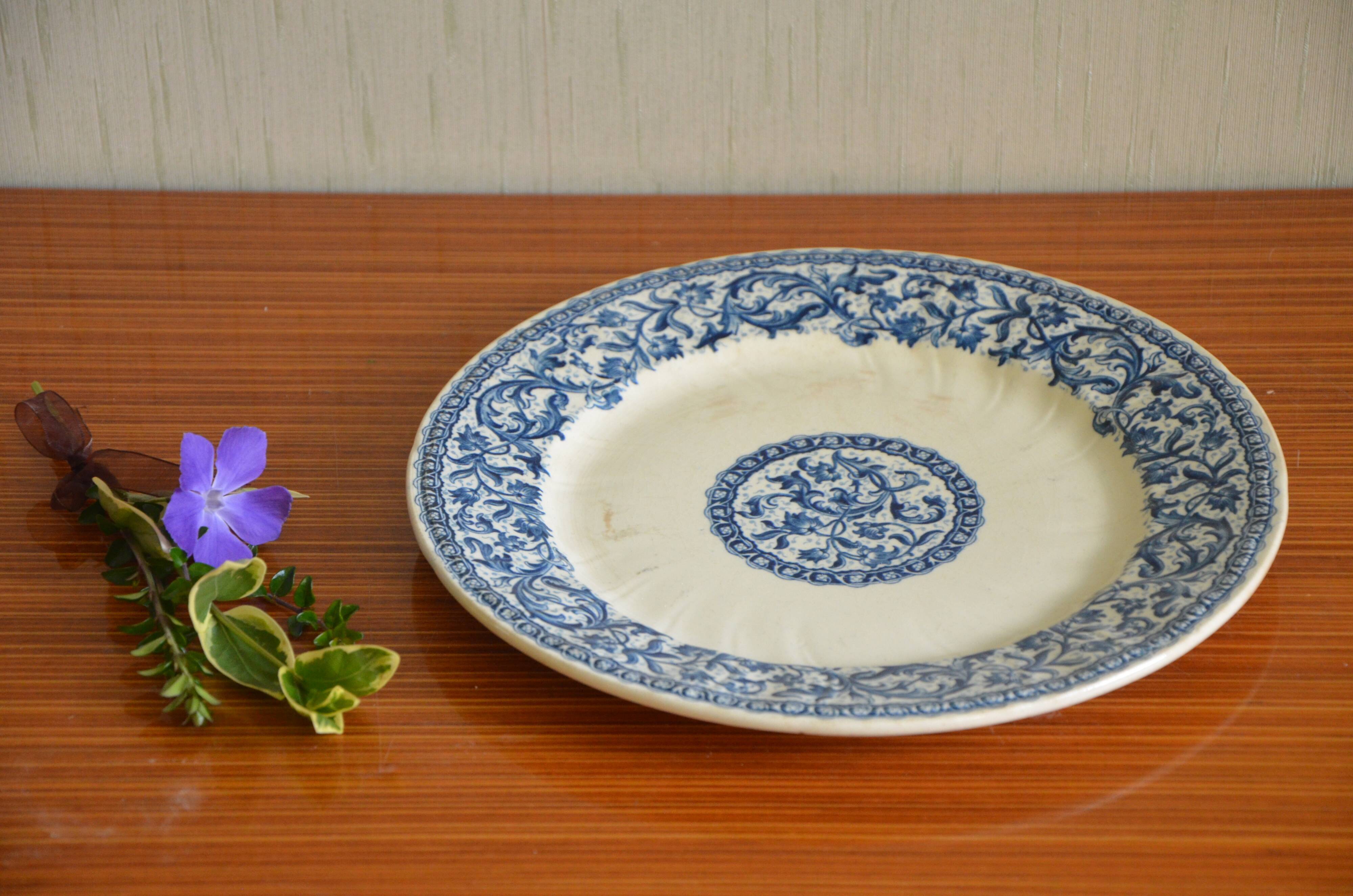 Plate from the Gien factory in iron earth