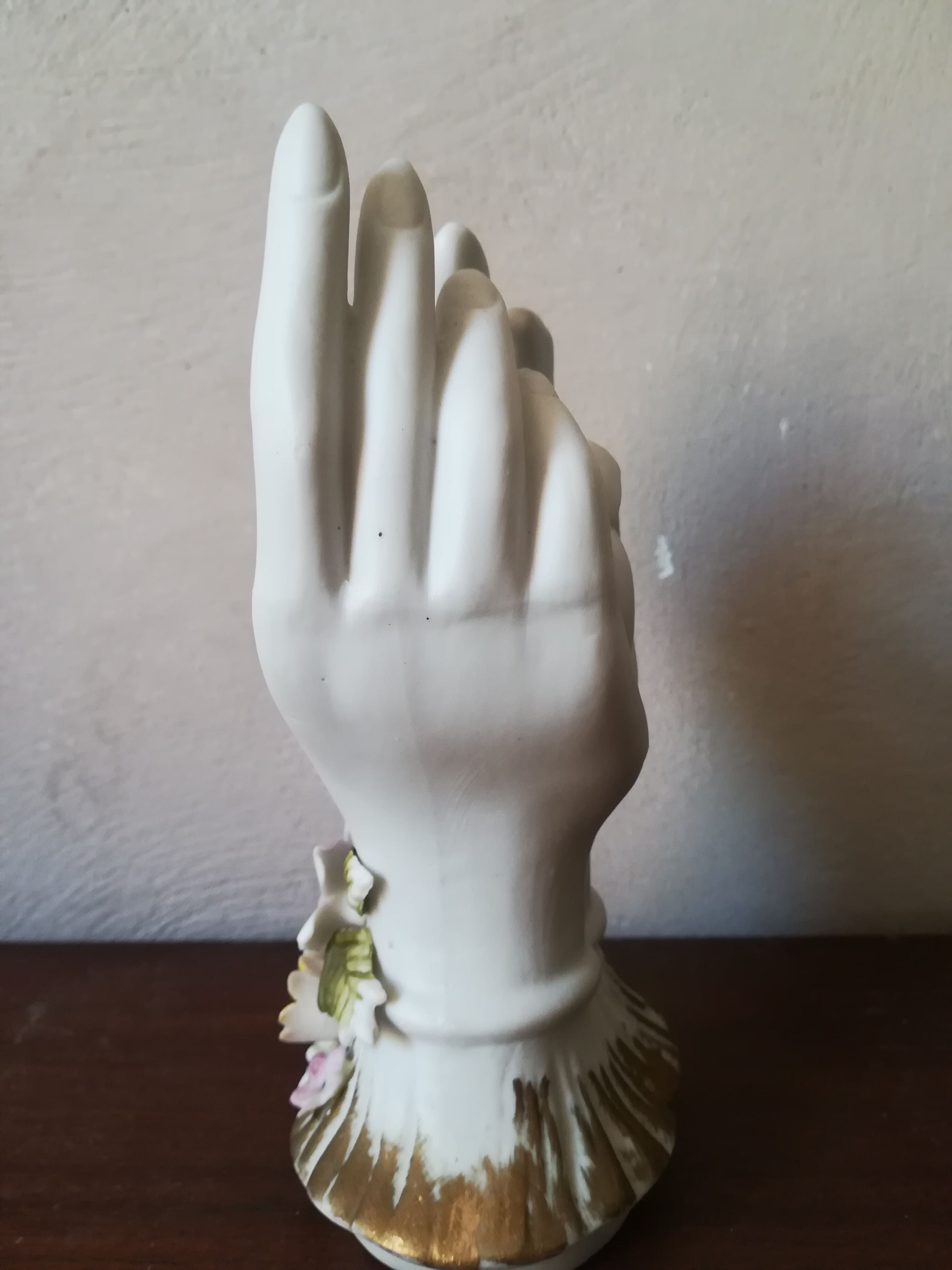 Vase hands in biscuit