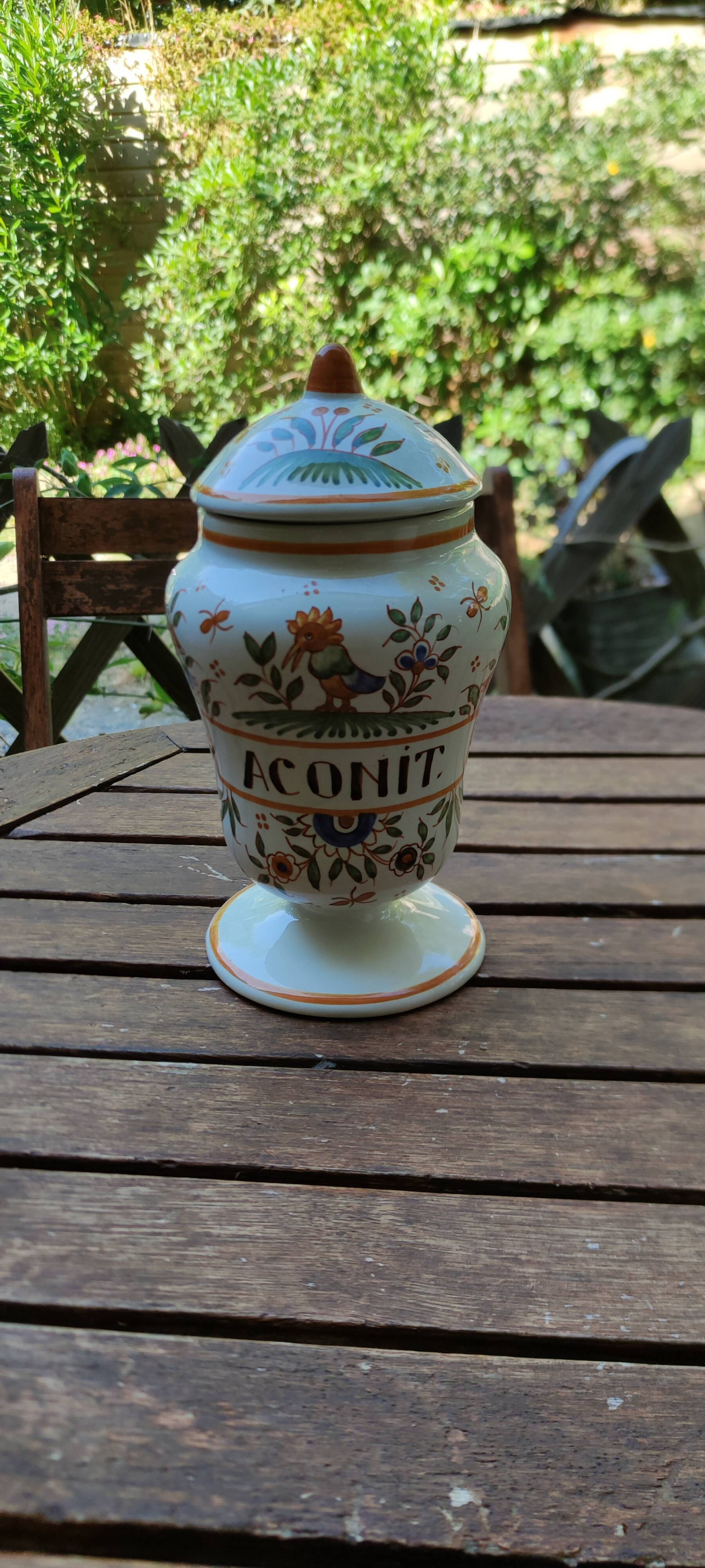 Pot d'apothicaire aconit de la maison moustiers