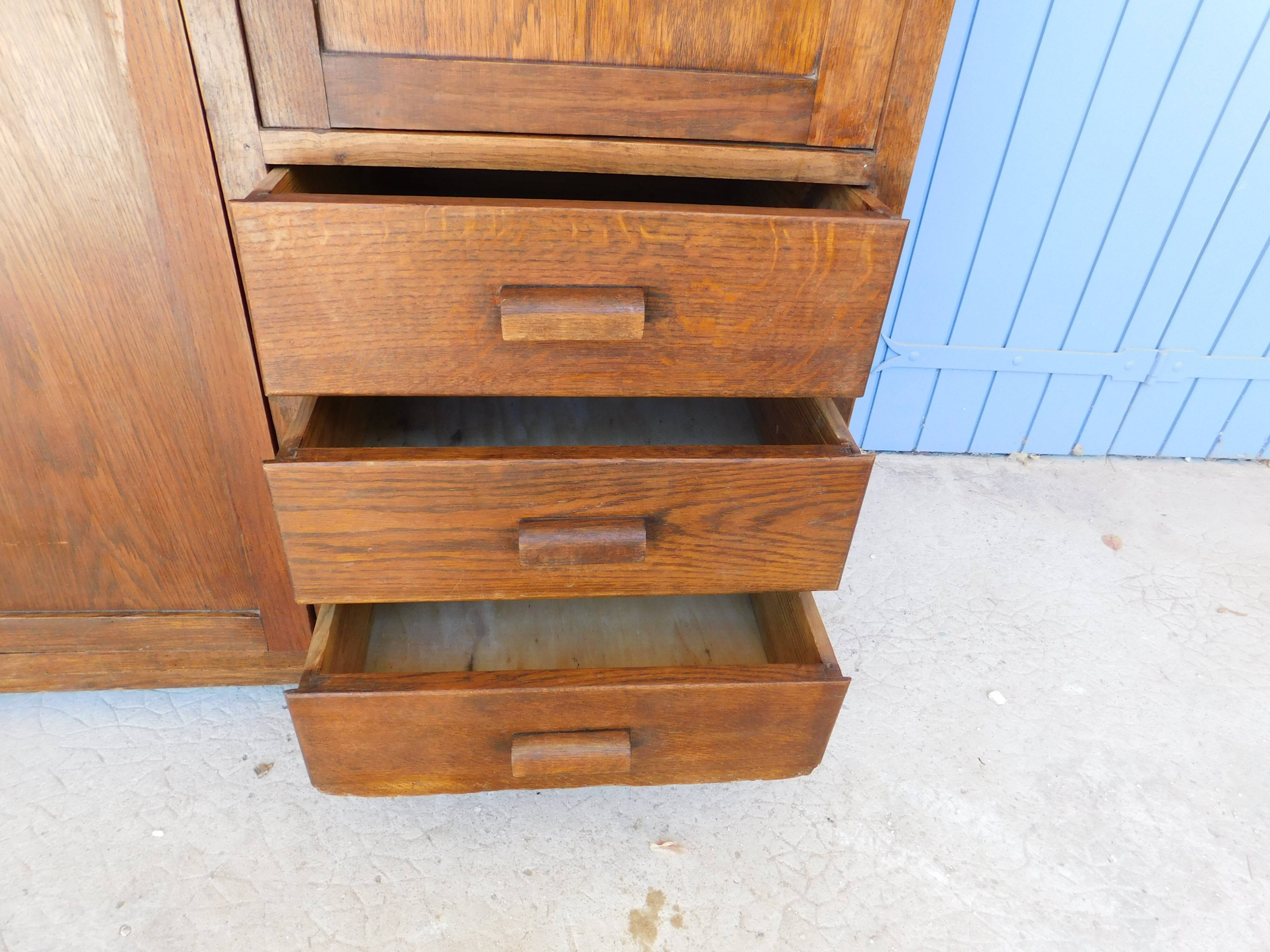 Armoire asymétrique