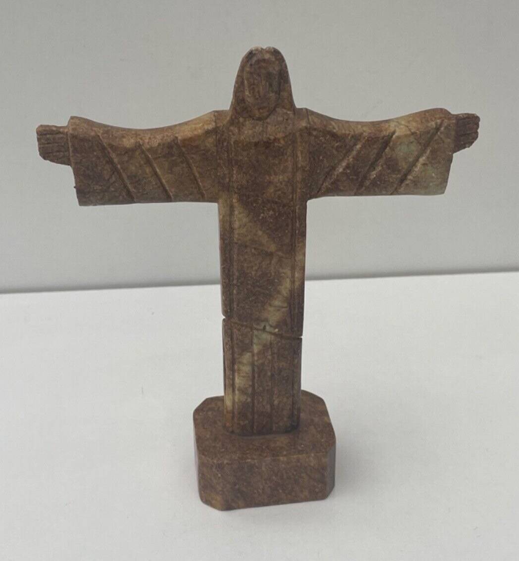Statue Christ Rédempteur en Pierre Taillée – Sculpture Artisanale