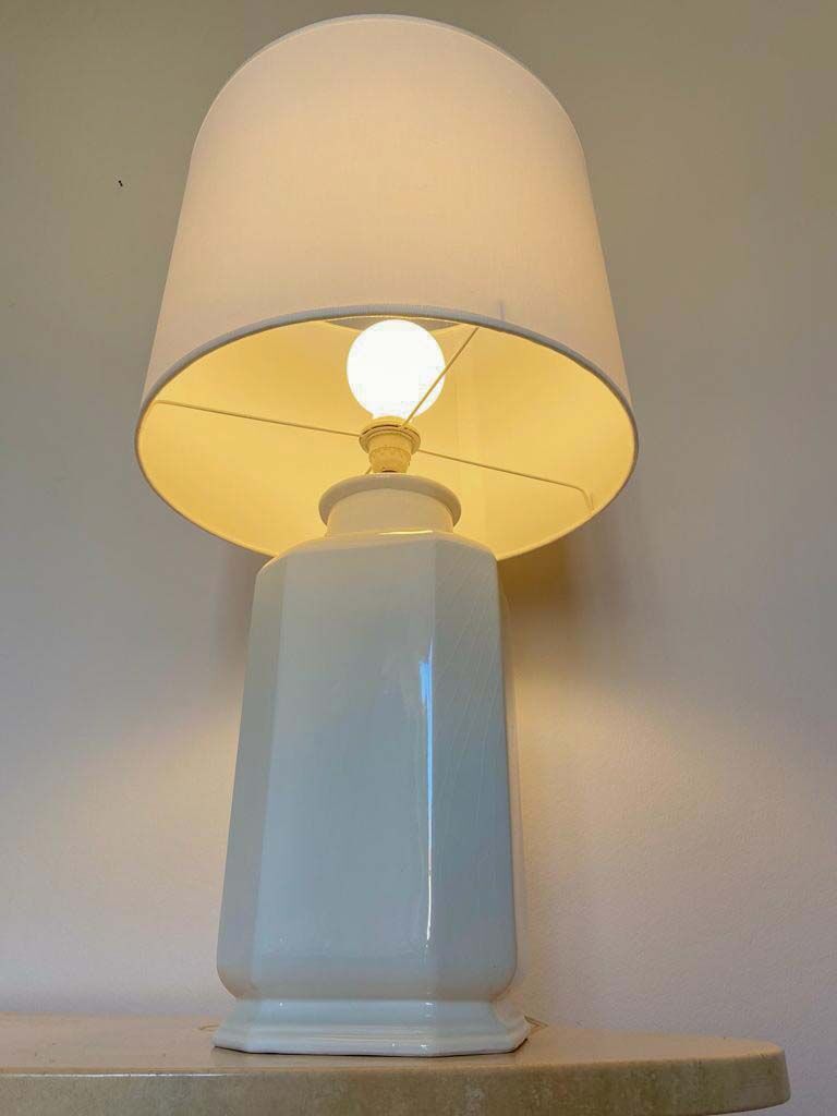 White lacquered ceramic table lamp, Italy 1970s