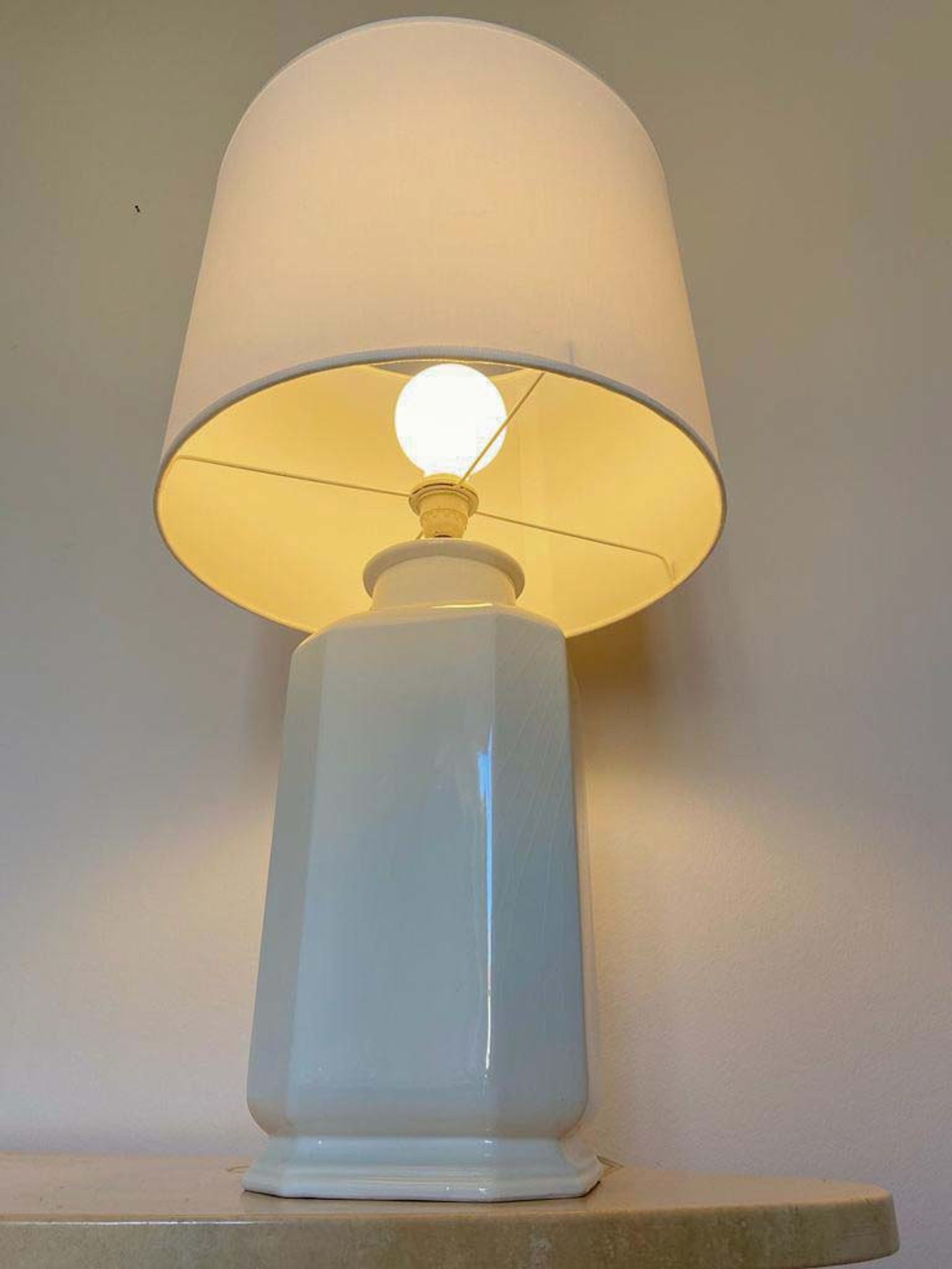 Lampe de table en céramique laquée blanche, Italie 1970s