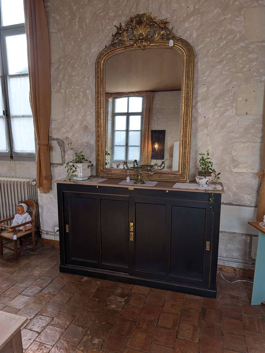 Meuble de métier à portes coulissantes