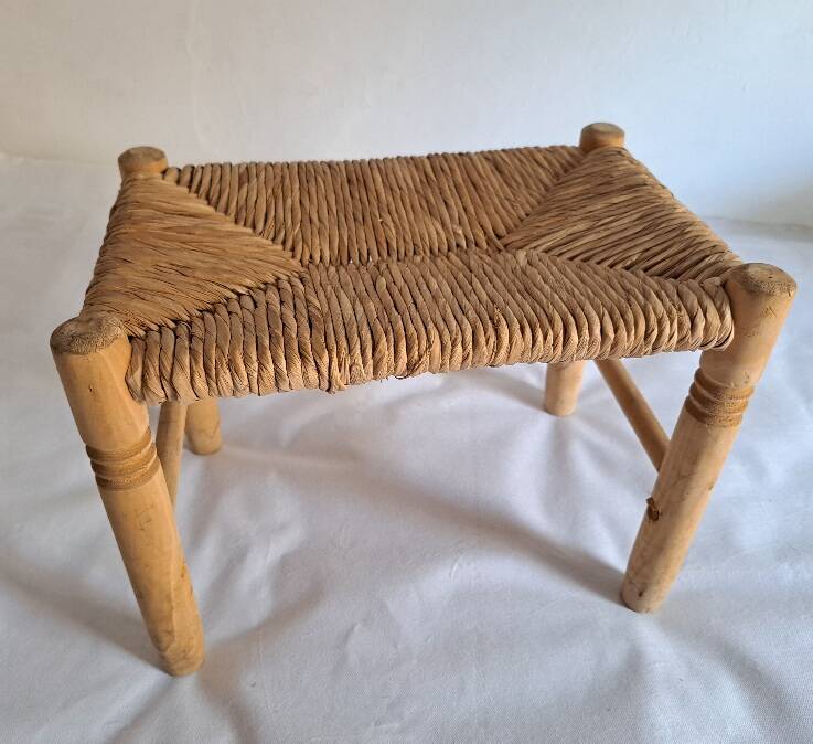 Set of 2 wood and straw stools