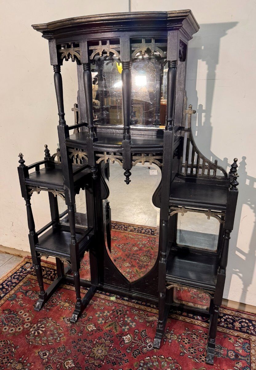 Important lacquered wooden shelf or bookcase.