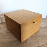 Wooden plug box