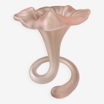 Vase en verre poli rose
