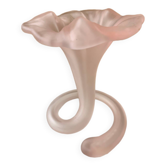 Vase en verre poli rose