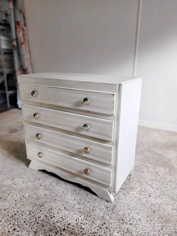 Commode Art Déco blanche patinée