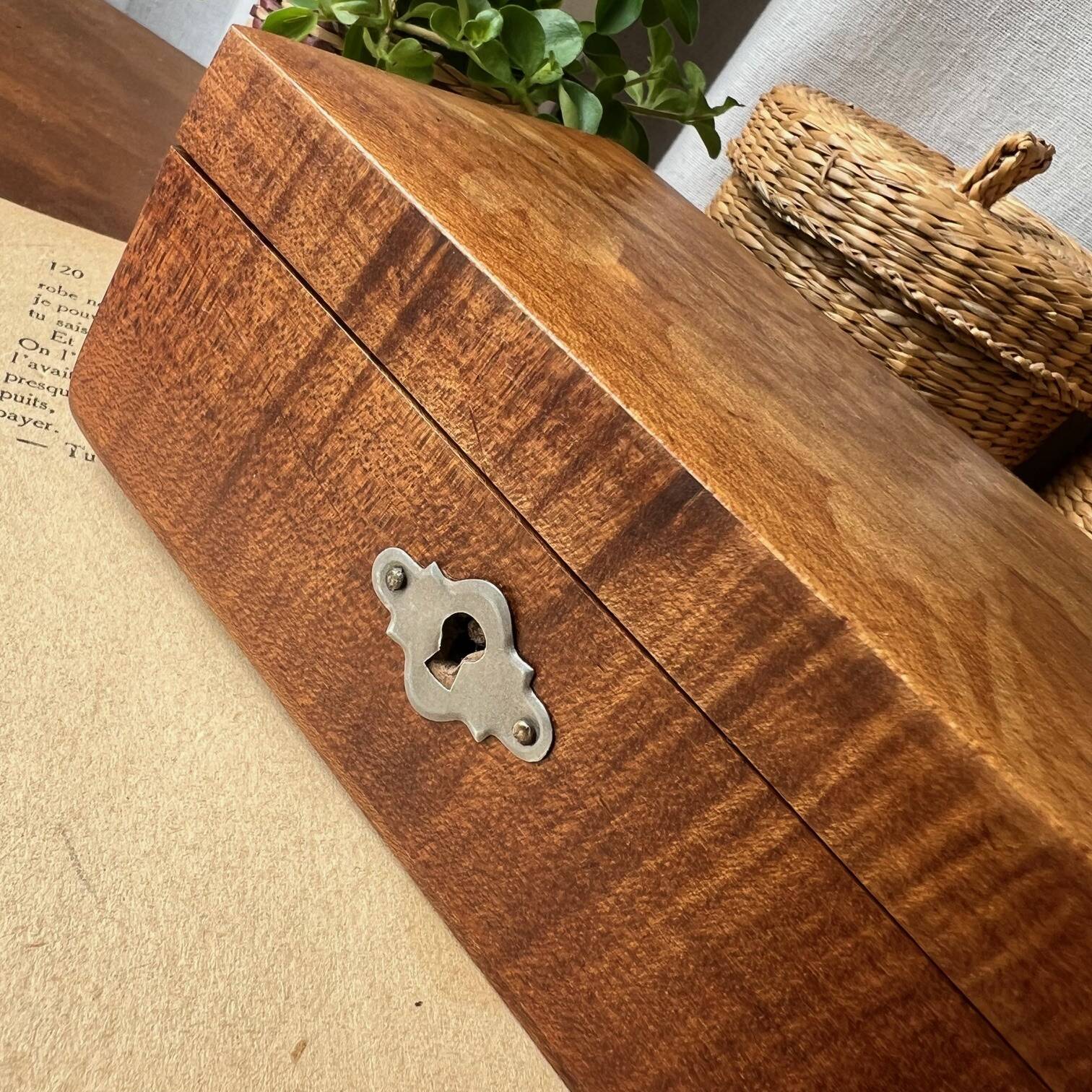 Jewelry box "in the shade of roses"