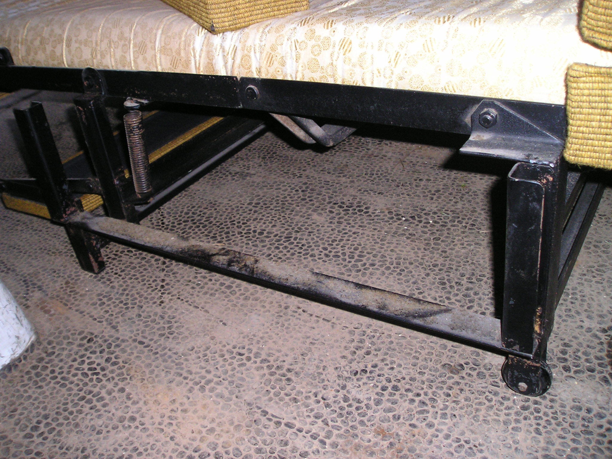 Sofa 2 seats convertible into bed 1 person 70 years