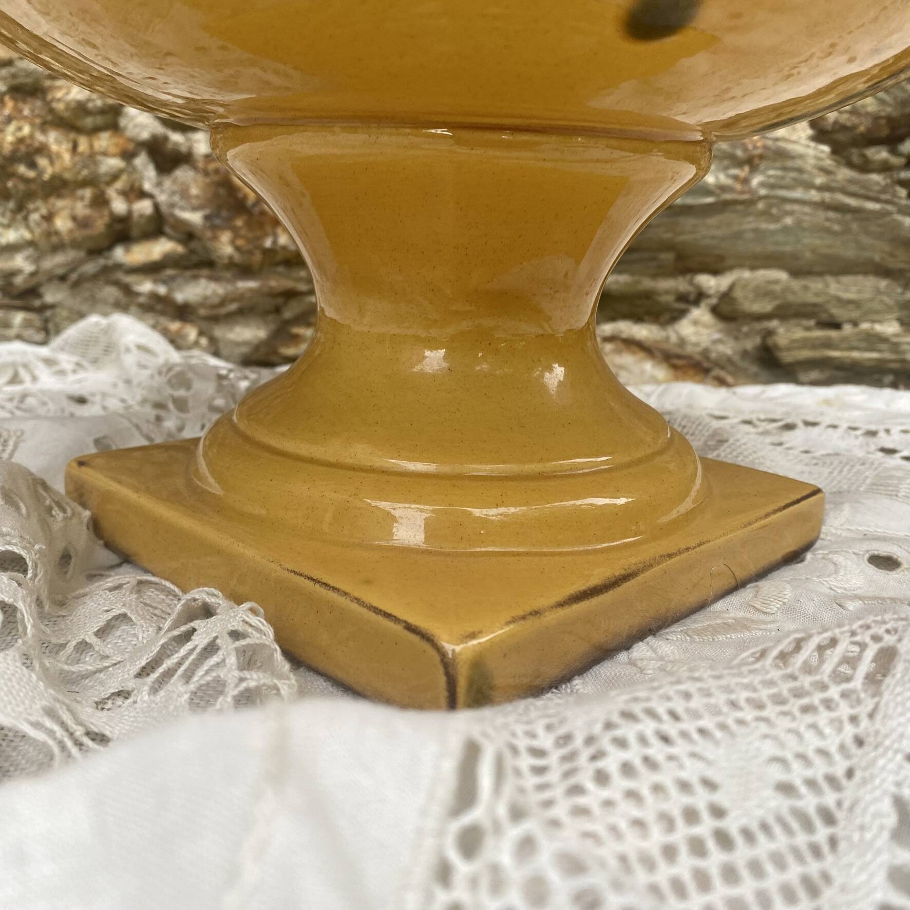 Pedestal planter in ceramic, Medicis style.