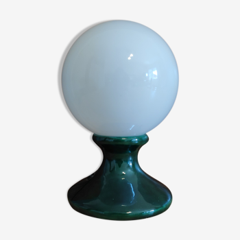 Lampe en céramique verte et globe opaline