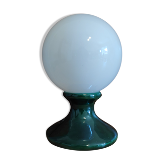 Lampe en céramique verte et globe opaline
