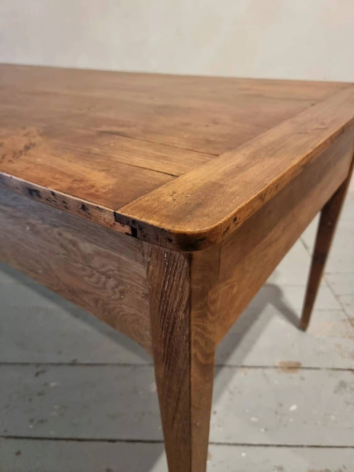 Antique French oak dining table with pine top – 19th century