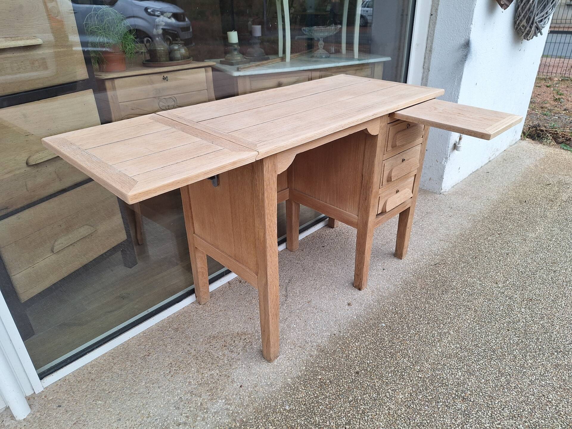 Child's desk