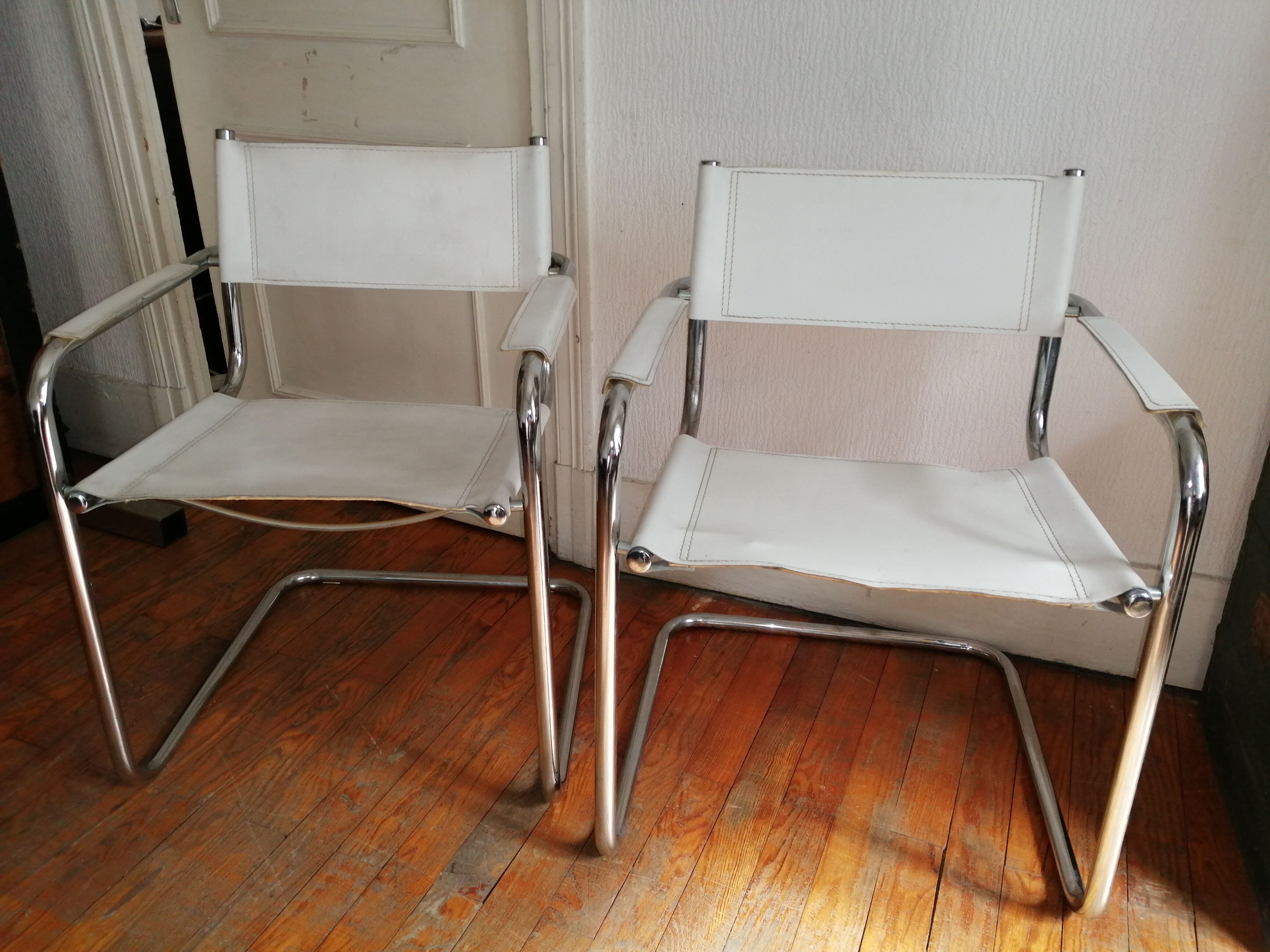 Paire de fauteuils des années 70