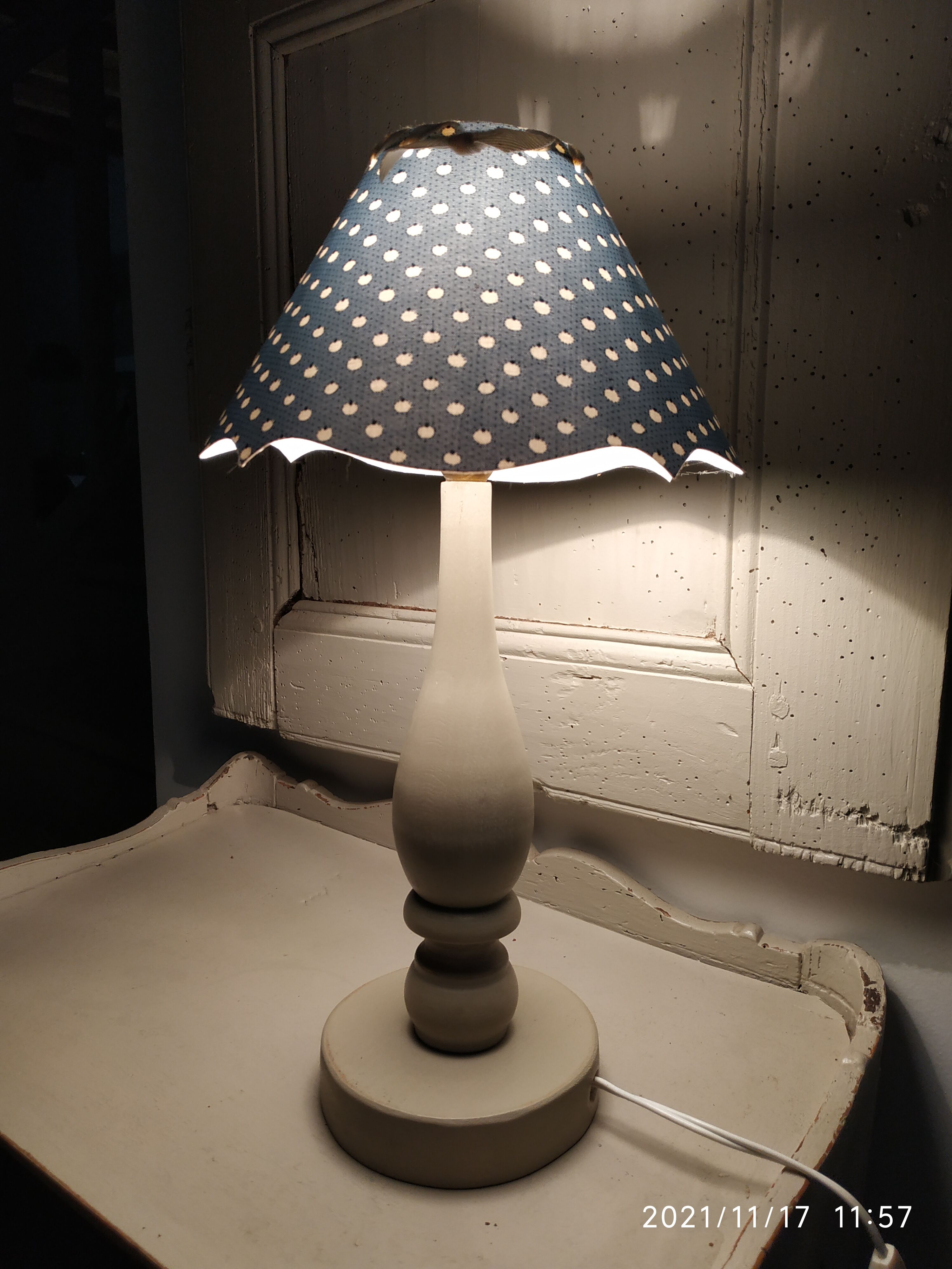 Lamp base