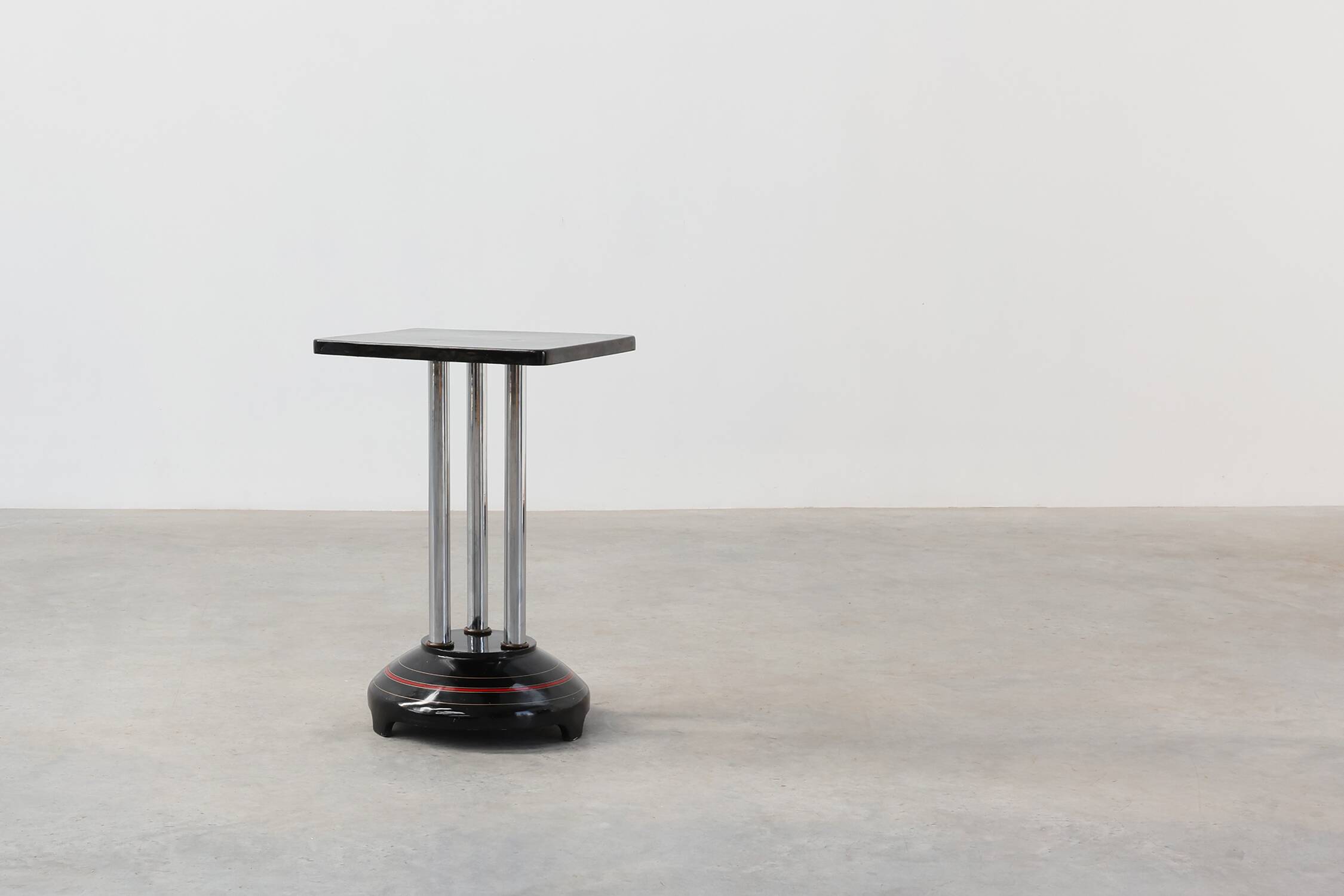 Art Deco pedestal table with black lacquered base, France 1920s