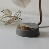 Lampes de chevet vintage milieu du siècle, lampes de table en verre opale et laiton.