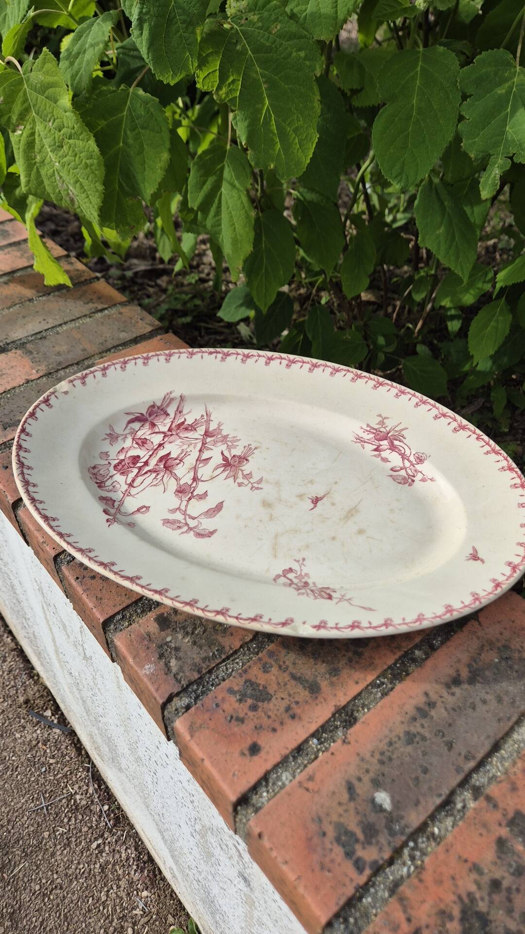 🍽️ Large antique oval dish – Opaque porcelain from Gien – Fuchsi decoration