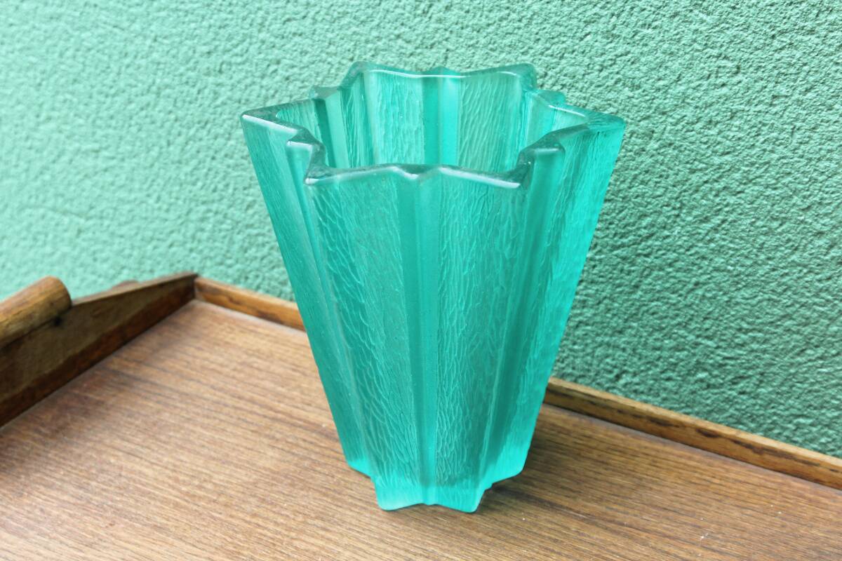 Molded pressed glass vase, 12-pointed star