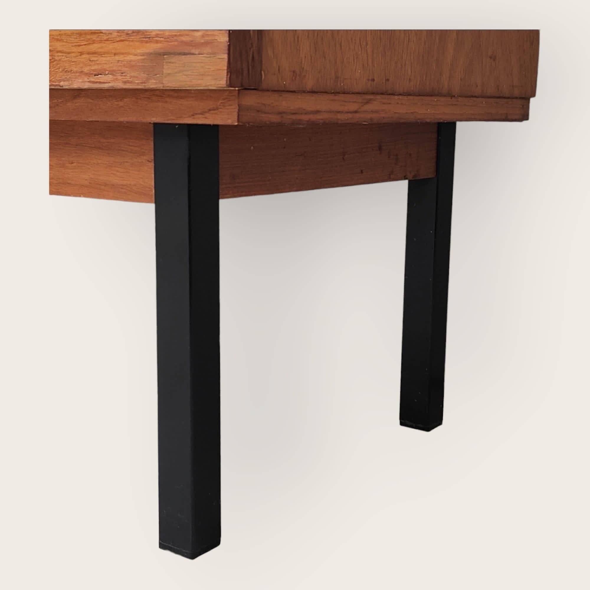 Buffet du milieu du siècle