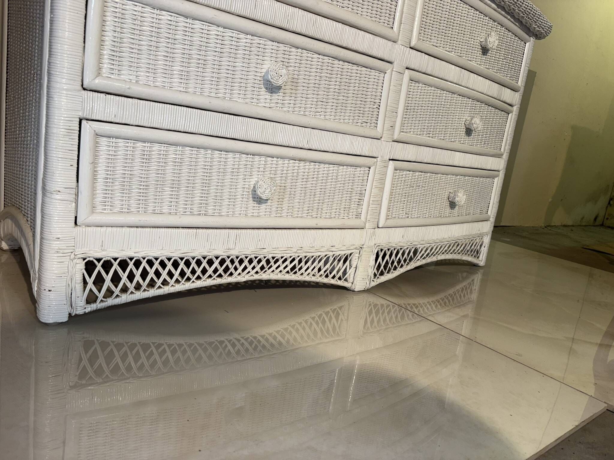 Ensemble chambre rotin blanc : commode, miroir, lit, panier