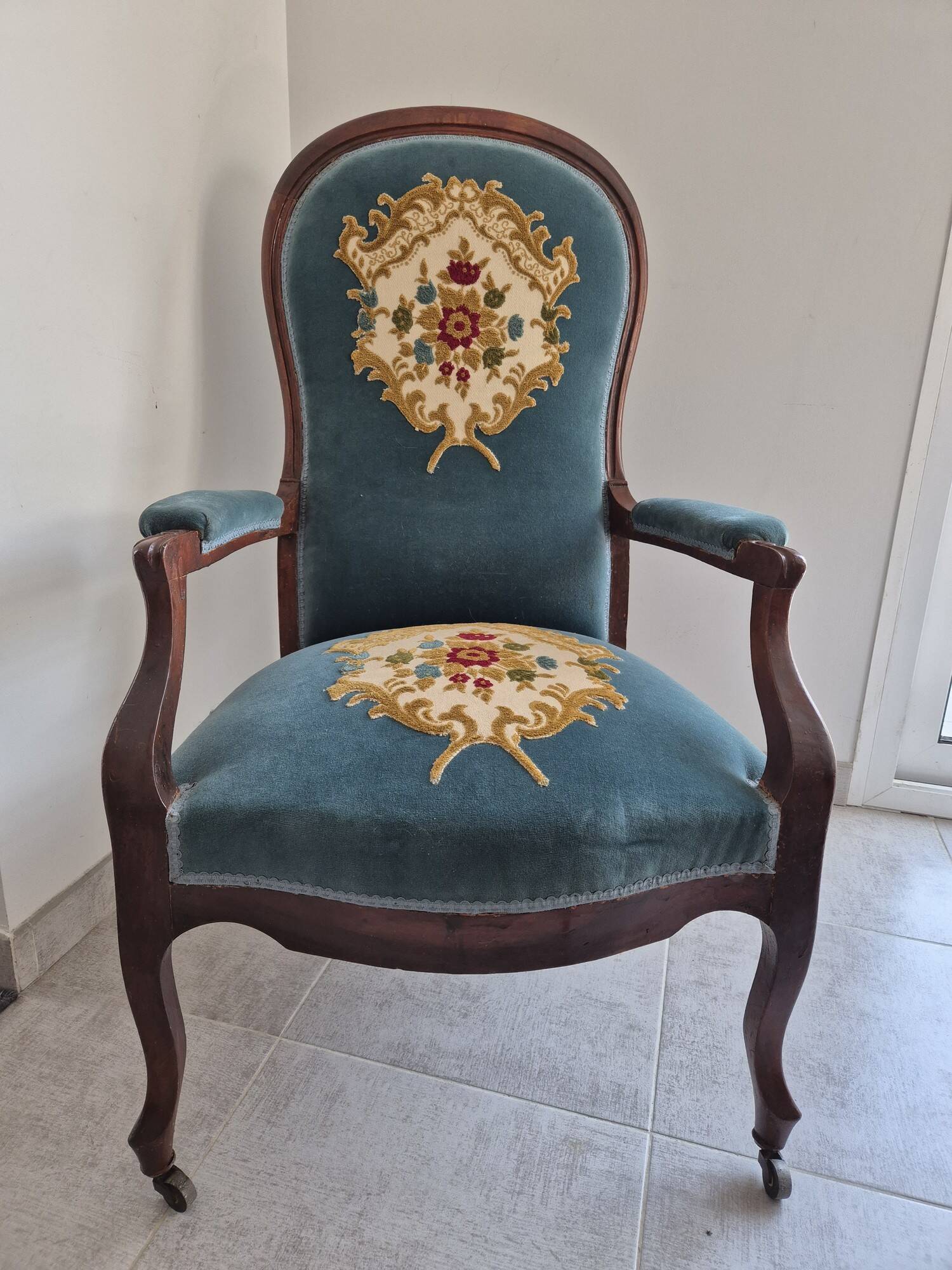 Napoleon III medallion armchair — blue velvet and cross-stitch tapestry