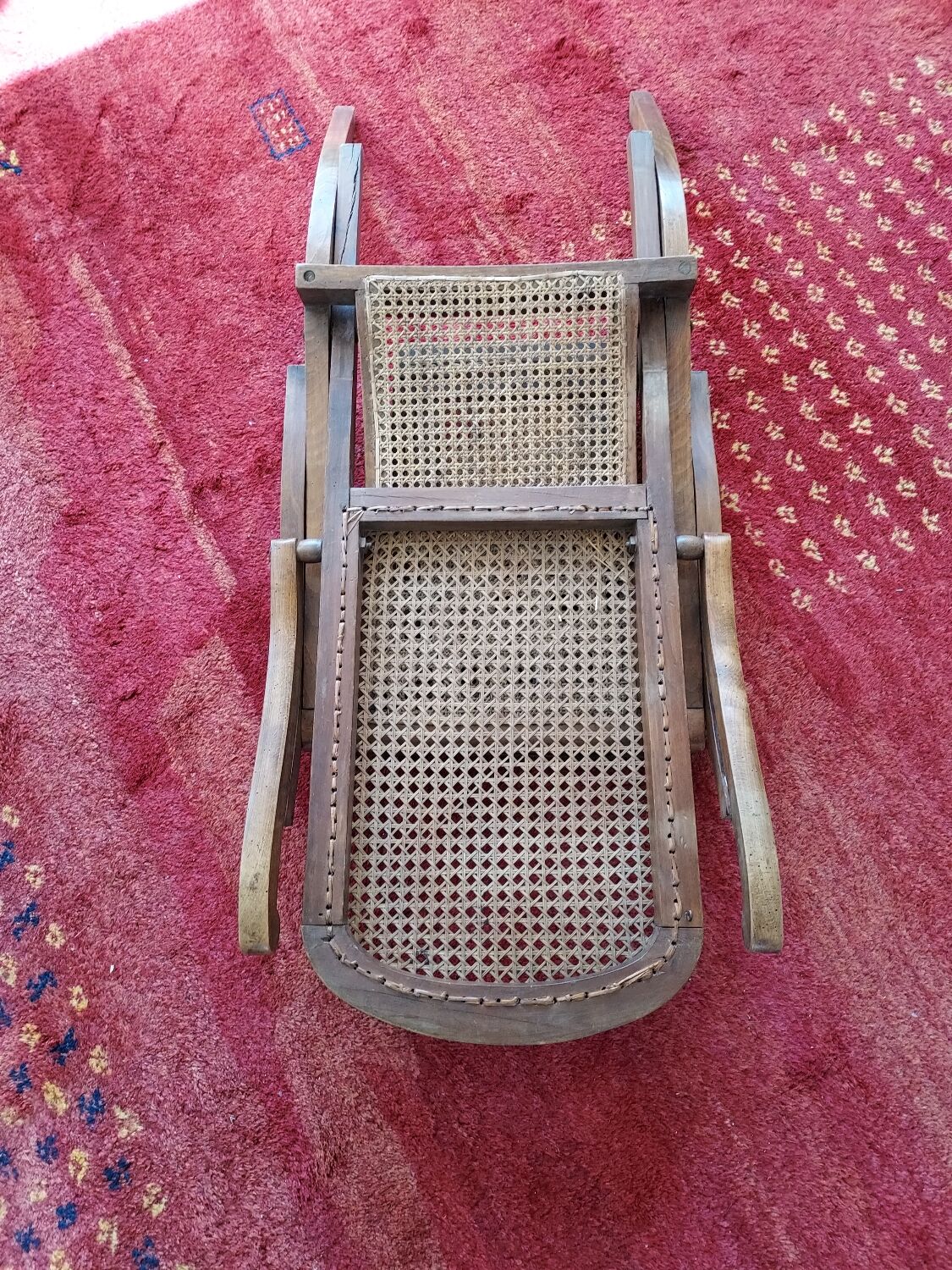 Canoe-style chaise longue