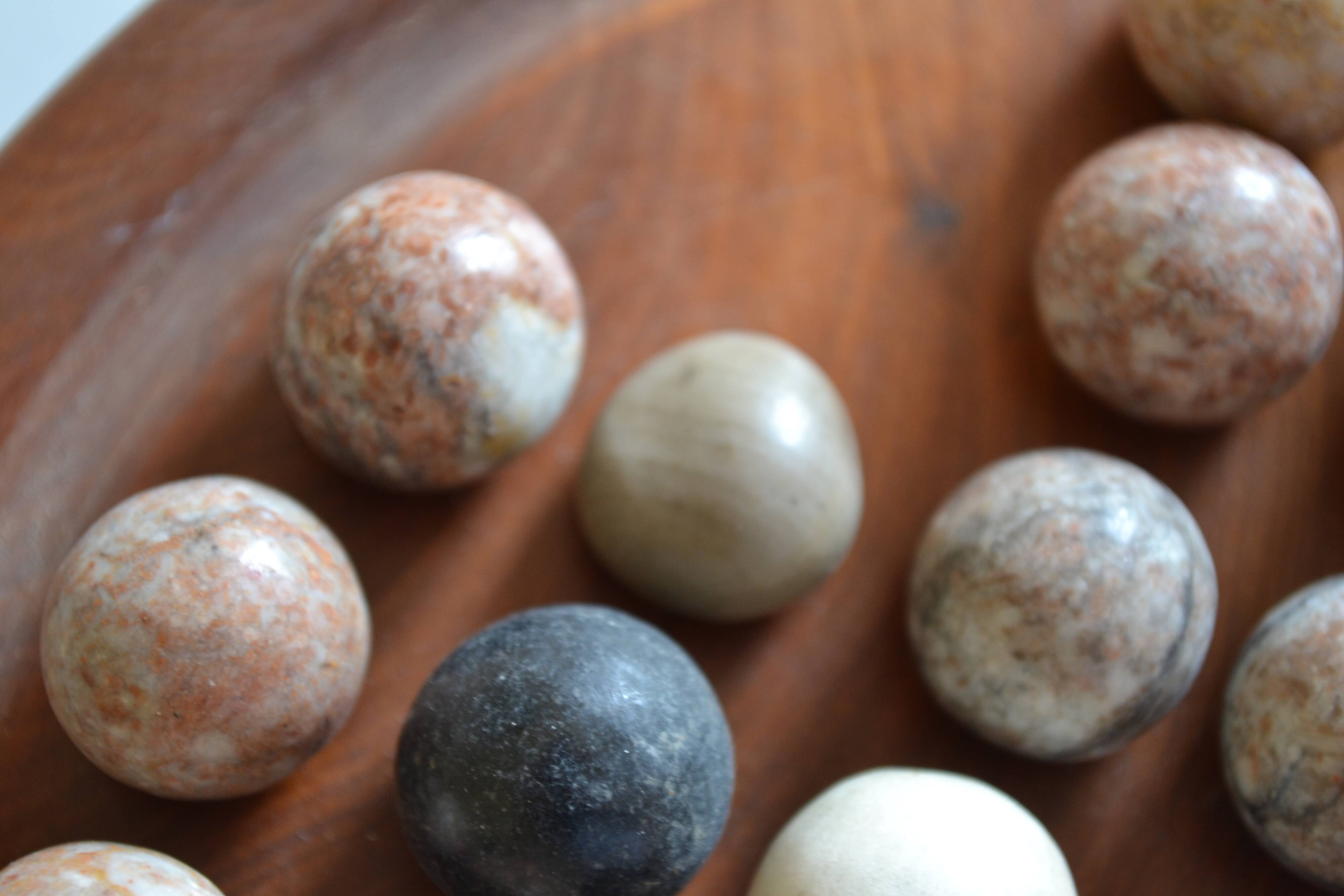 Solitaire game in exotic wood and semi-precious stones