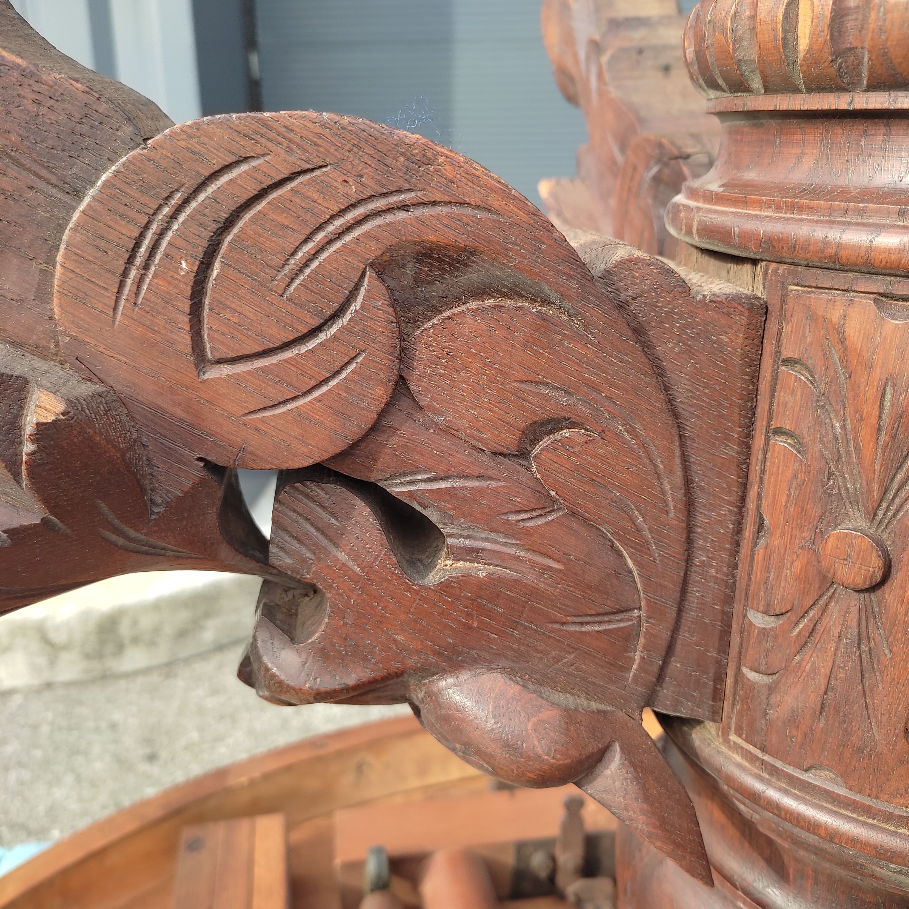 French table in extendable solid oak