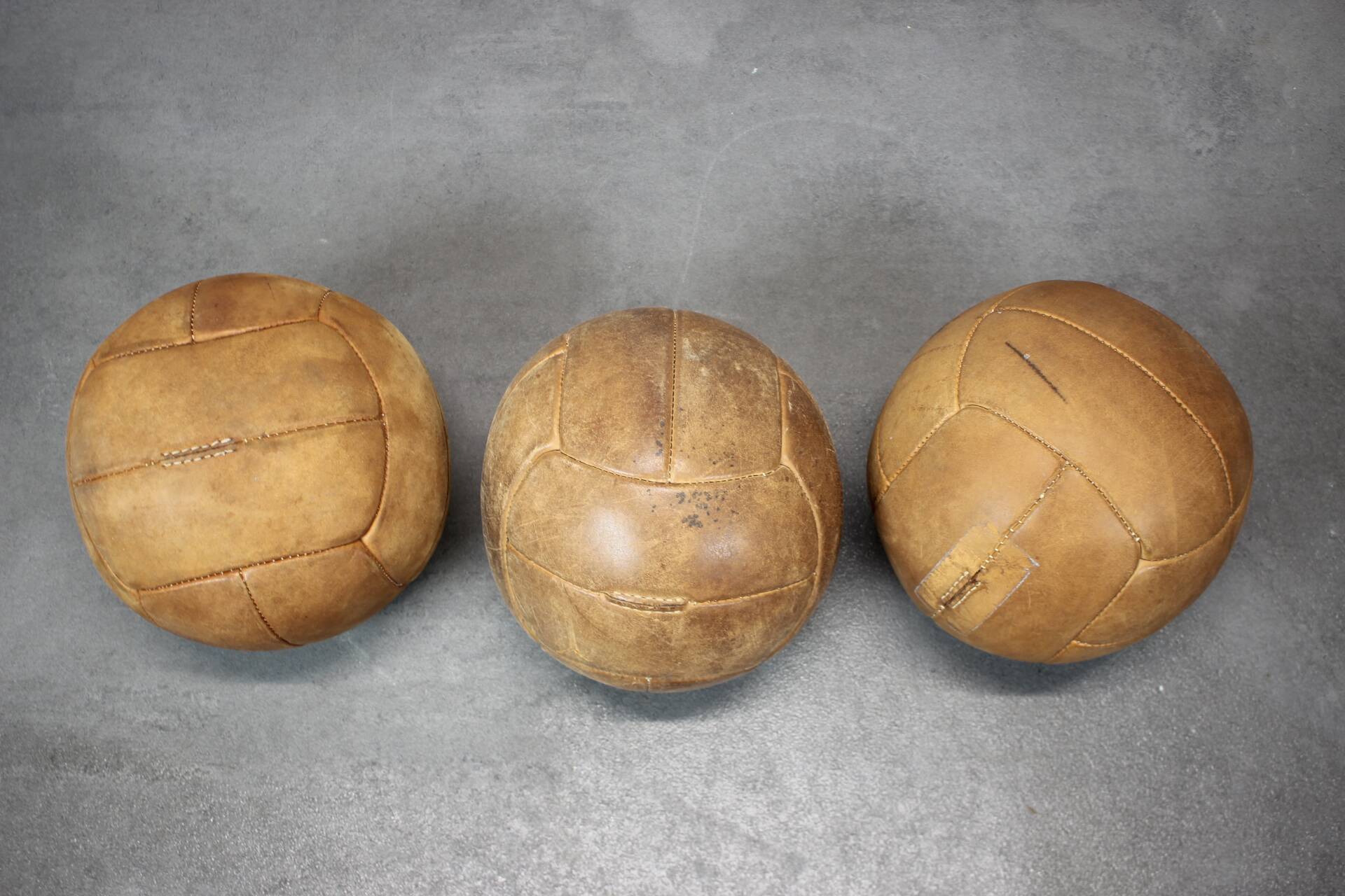 Ballon médicinal vintage en cuir marron, Tchécoslovaquie années 1930