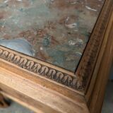 Petite table de chevet joliment travaillée
