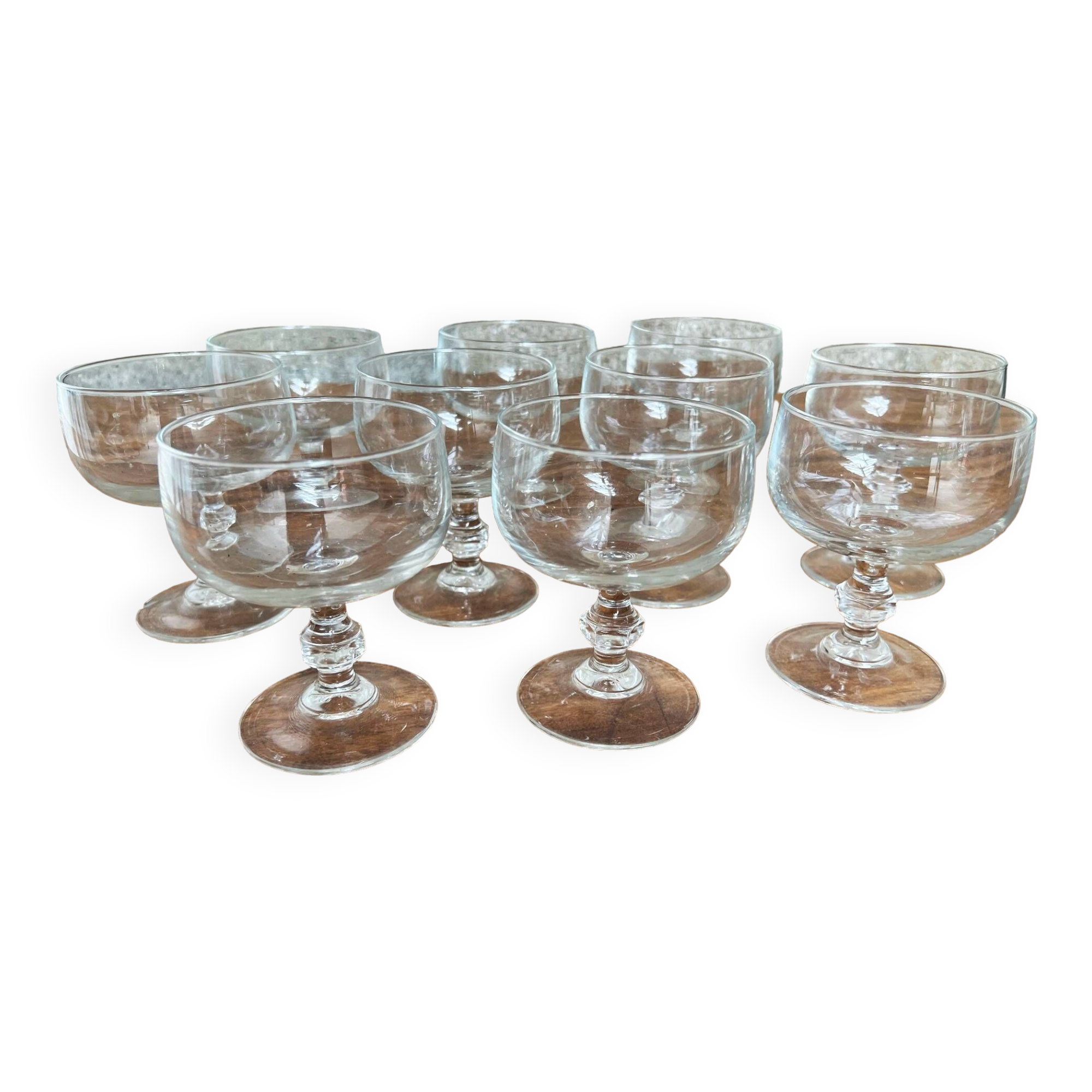 10 champagne glasses