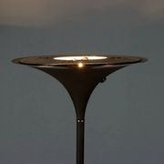 Vintage floor lamp in enamelled metal and brass, design, Italy, 1980s