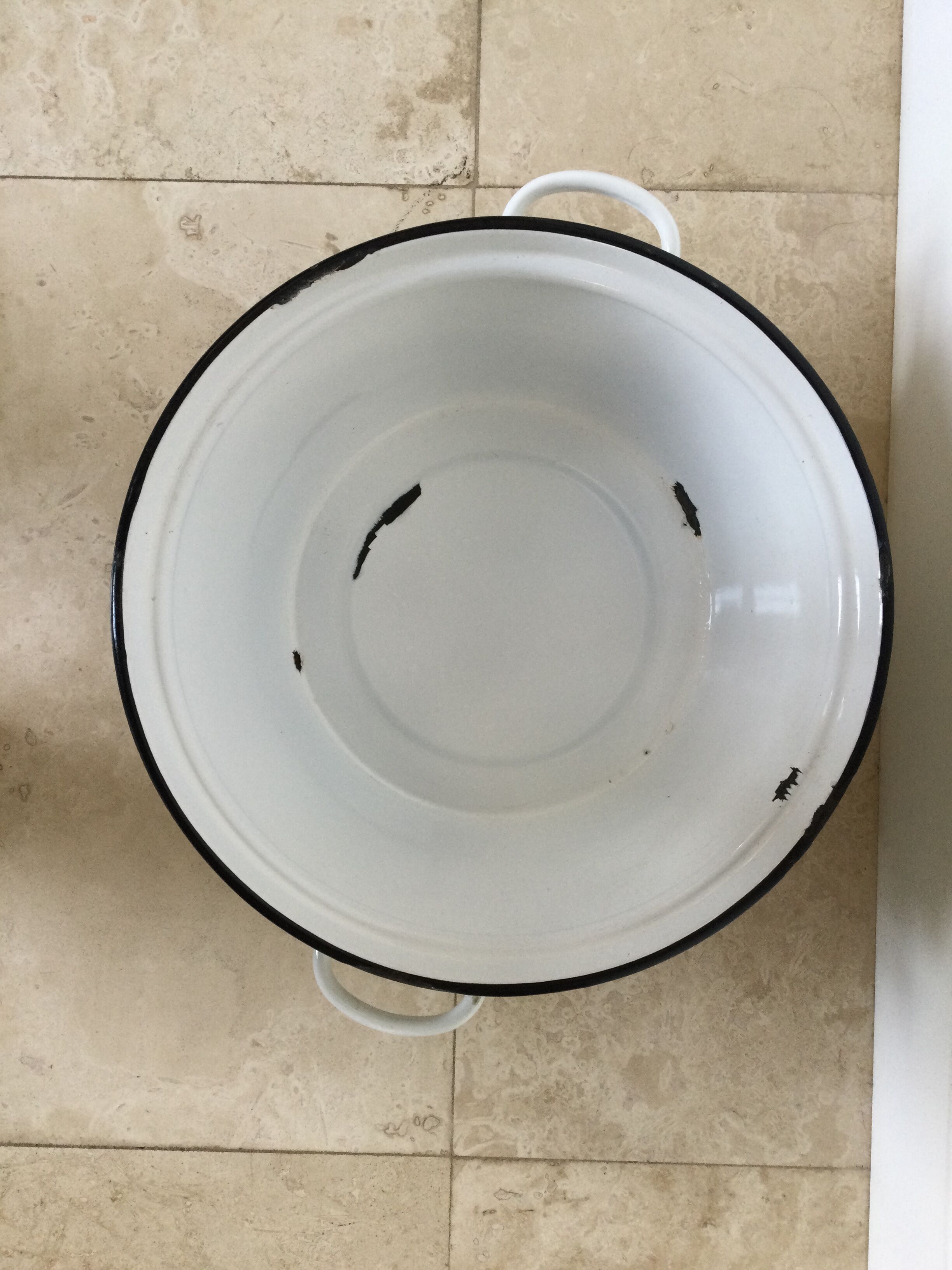 Basin, cache jar in enamelled sheet metal