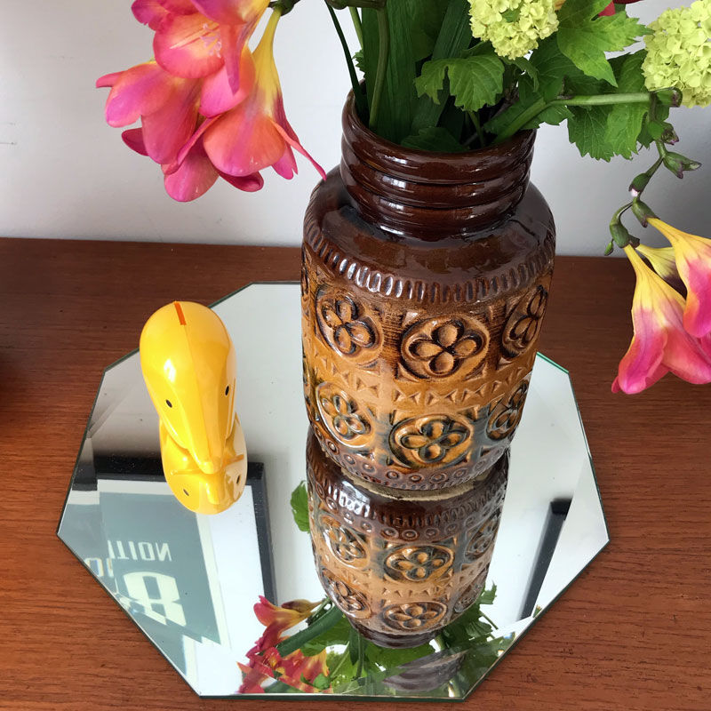 Octagonal mirror tray