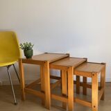 Trio de tables gigognes en pin années 80