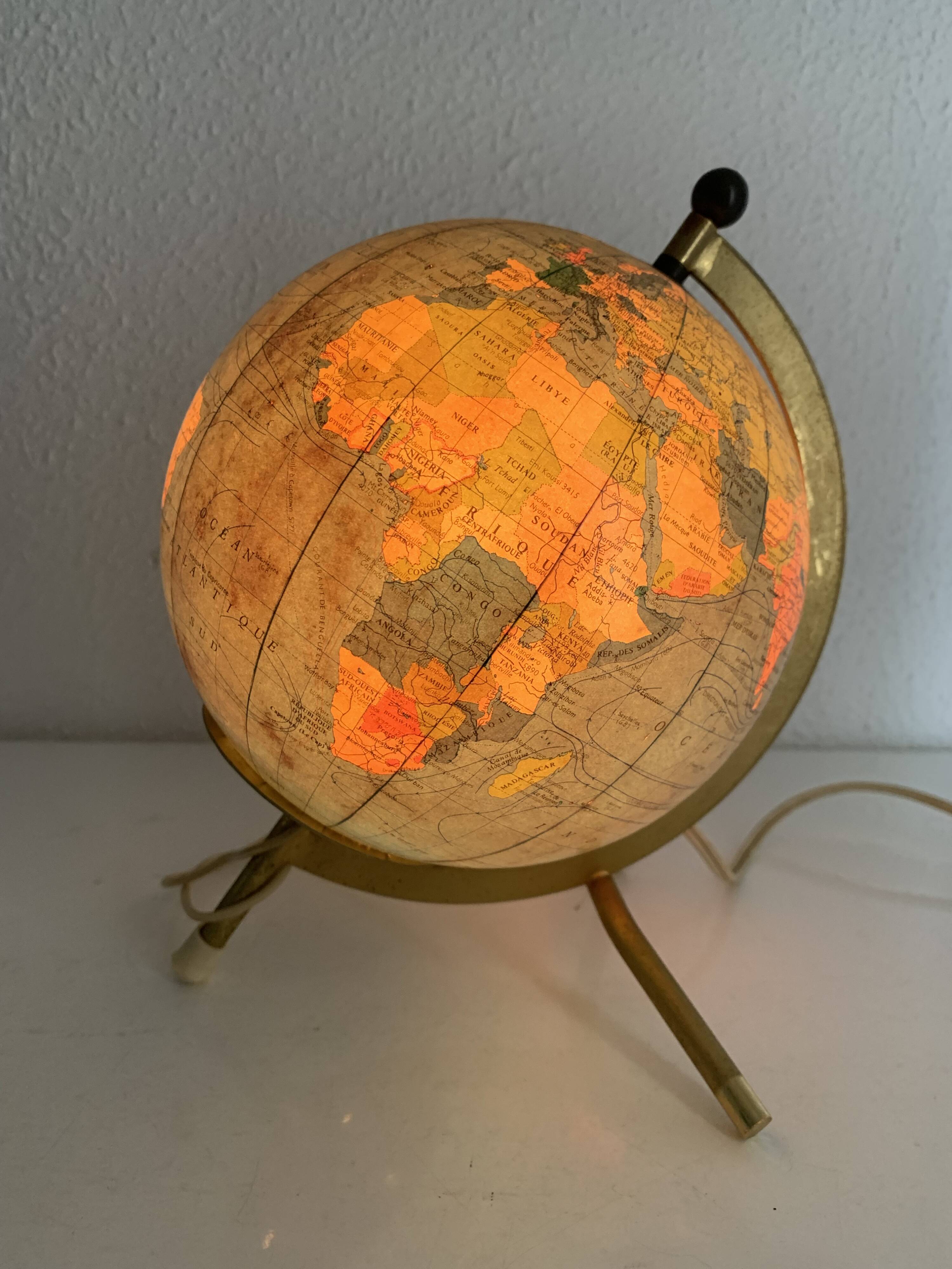 Globe terrestre tripode Taride en métal doré et verre, 1967