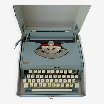 Luxor 52 portable typewriter in its carrying case